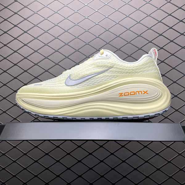 Nike ZoomX Streakfly - Cream/Yellow