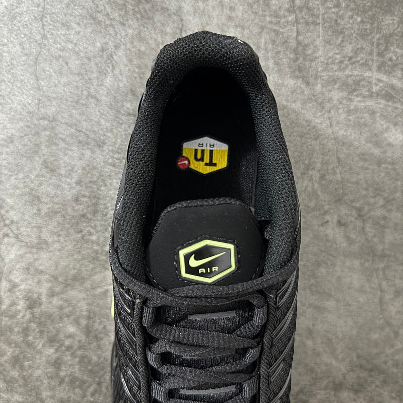 Nike Air Max Plus TN - Black/Volt