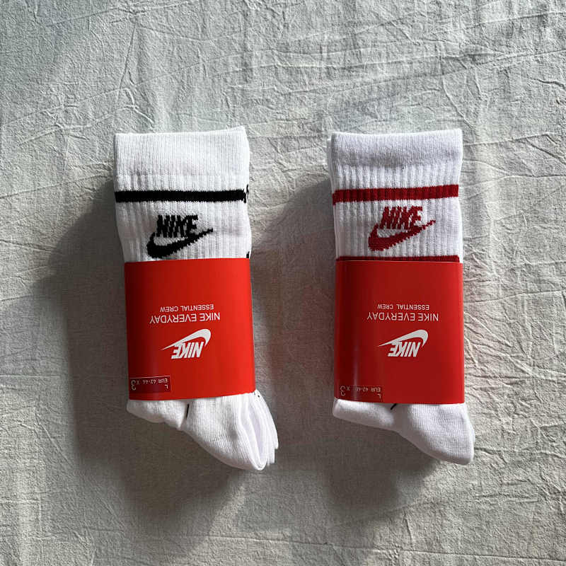 Nike Crew Socks - White/Black/Red