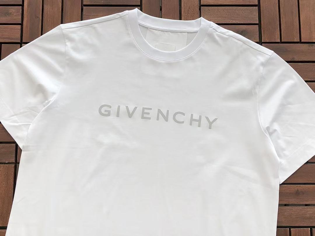 Classic Logo Givenchy T-Shirt