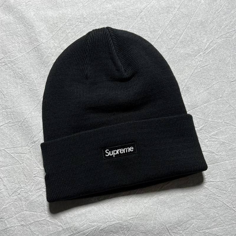 Supreme x New Era Beanies - White/Black