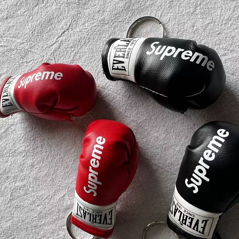 Supreme x Everlast Boxing Glove Keychain - Red/Black