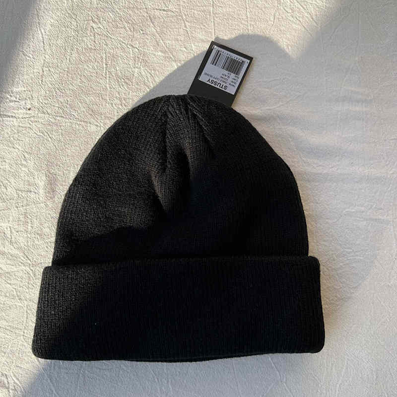 Premium Hat - Black/White