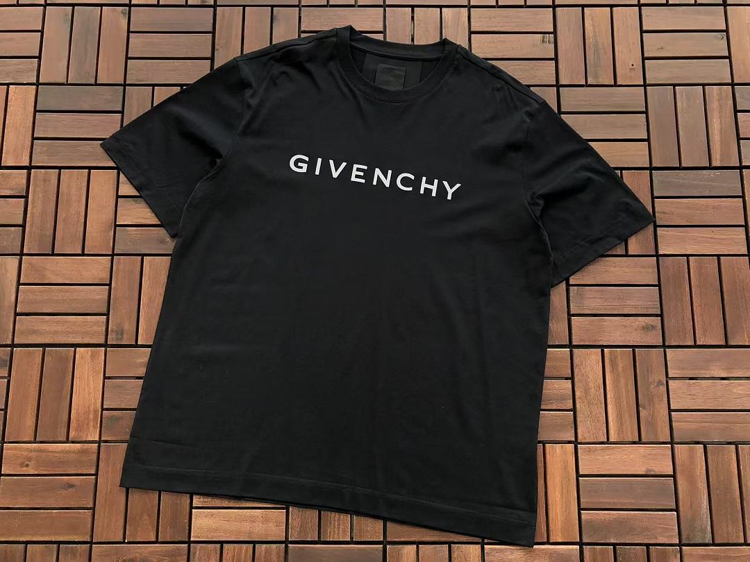 Classic Logo Givenchy T-Shirt