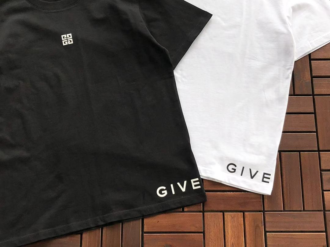 Black White Small Logo Givenchy T-Shirt