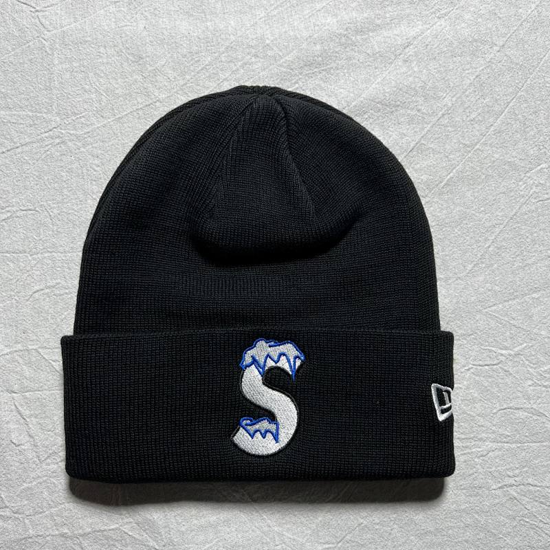Supreme x New Era Beanies - White/Black