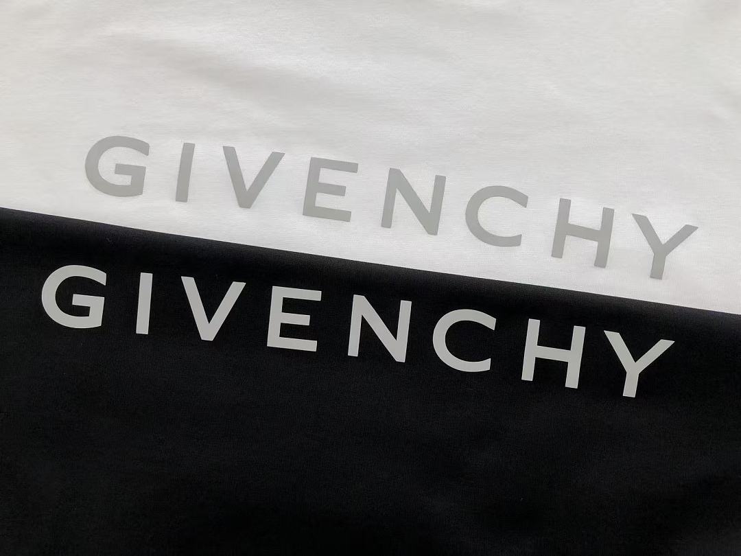 Classic Logo Givenchy T-Shirt