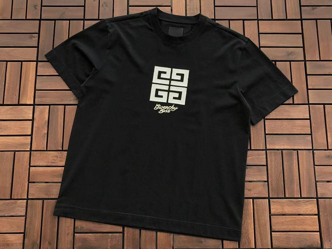 Black Small Logo Givenchy T-Shirt