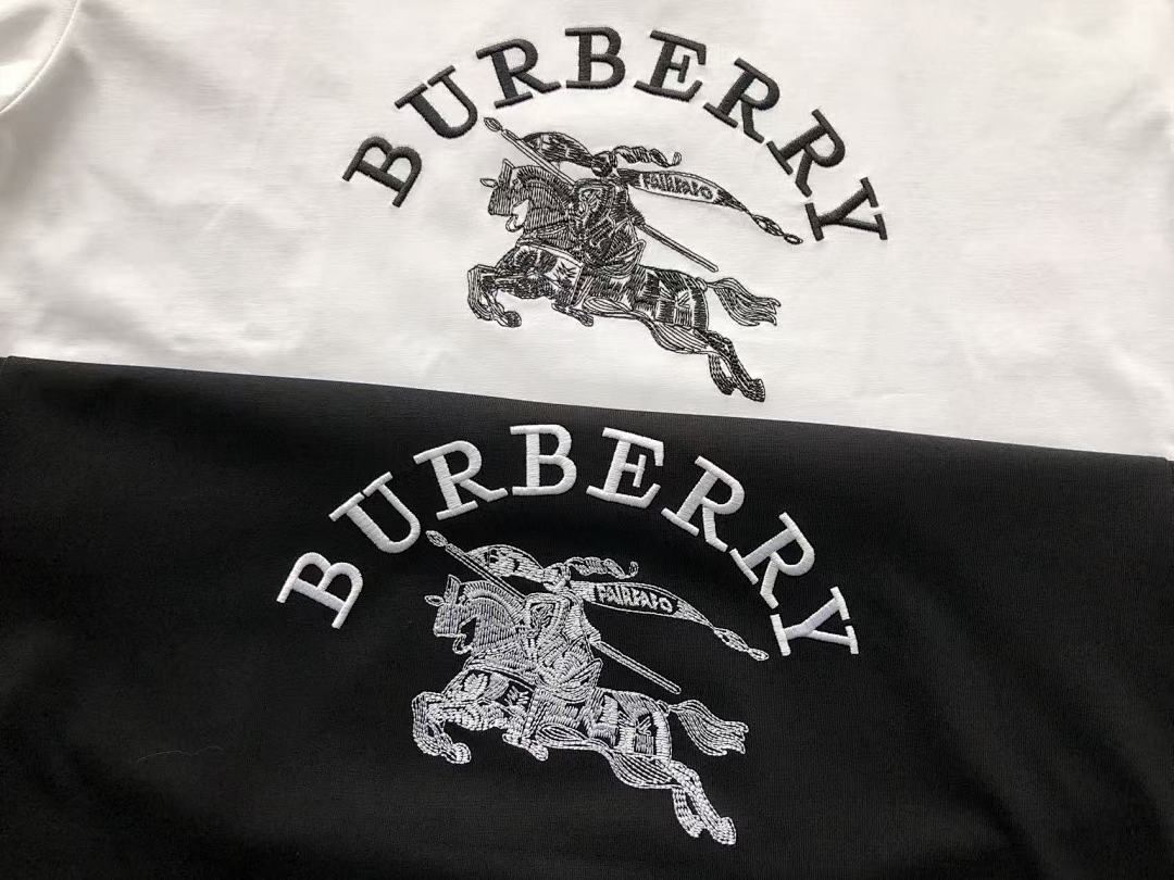 Burberry T-SHIRT