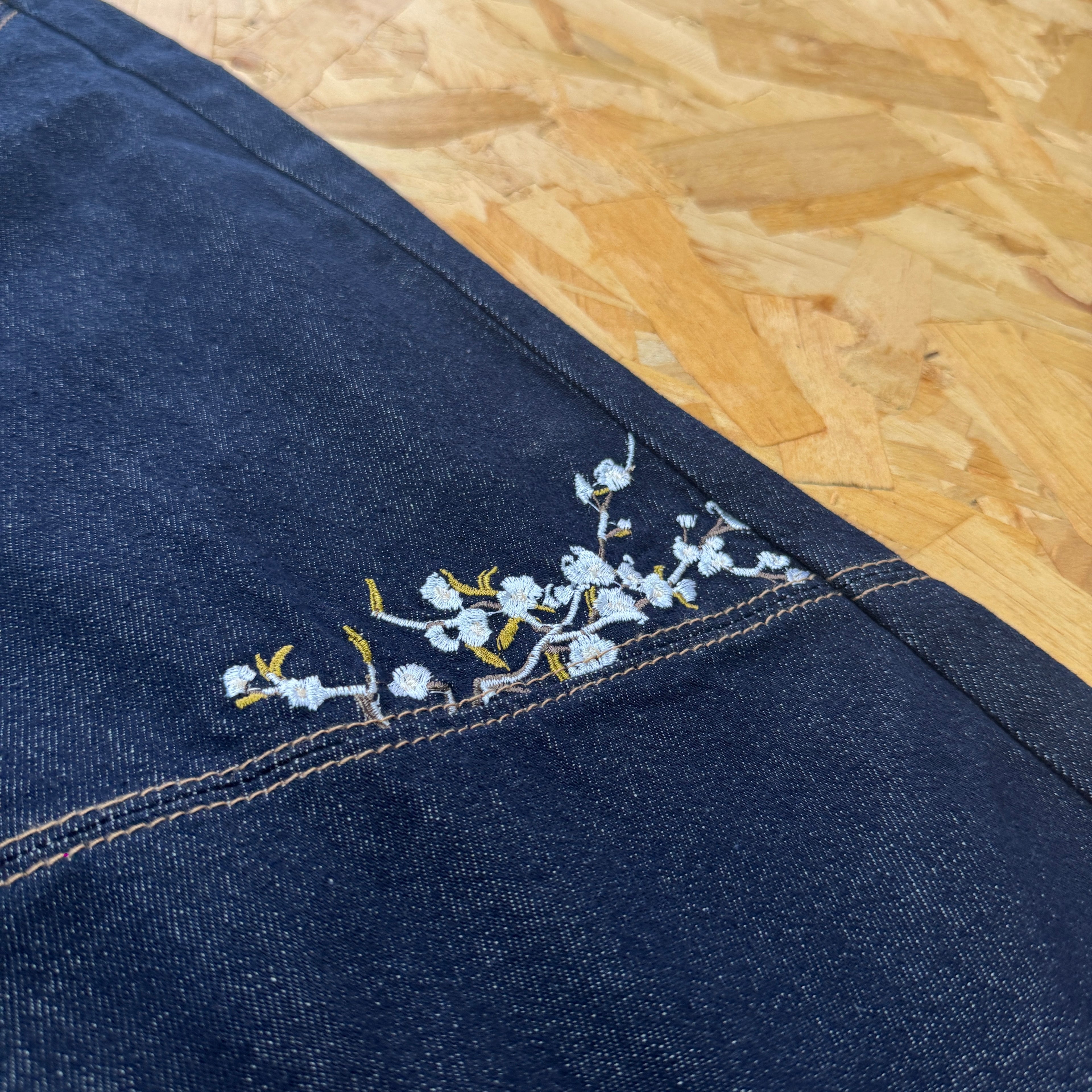 Derschutze Blossom Raw Denim - Black
