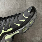 Nike Air Max Plus - Black/Luminous Green