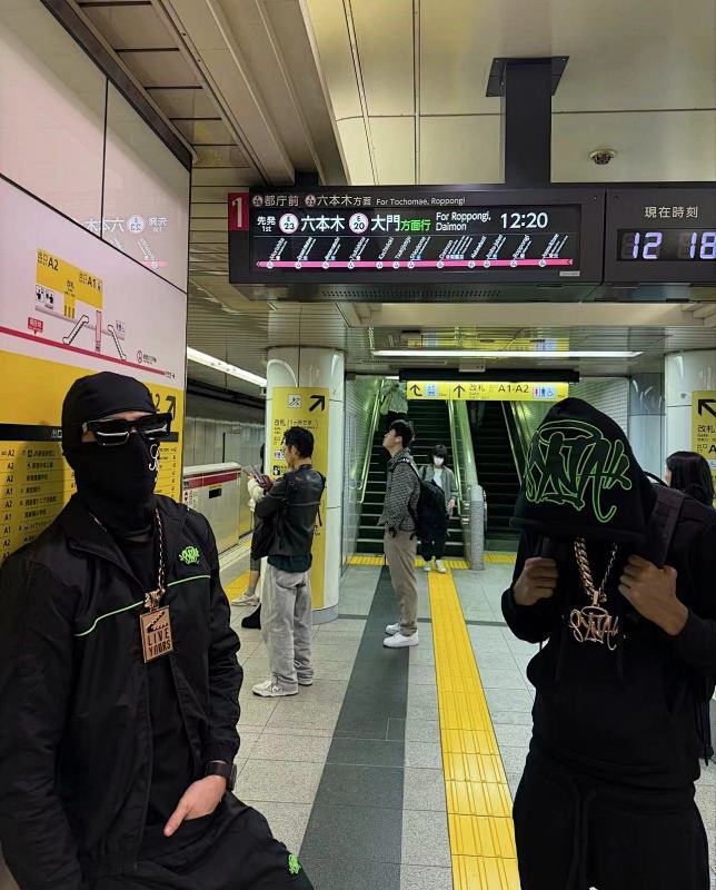 Syna-World Tracksuit - Black-Green