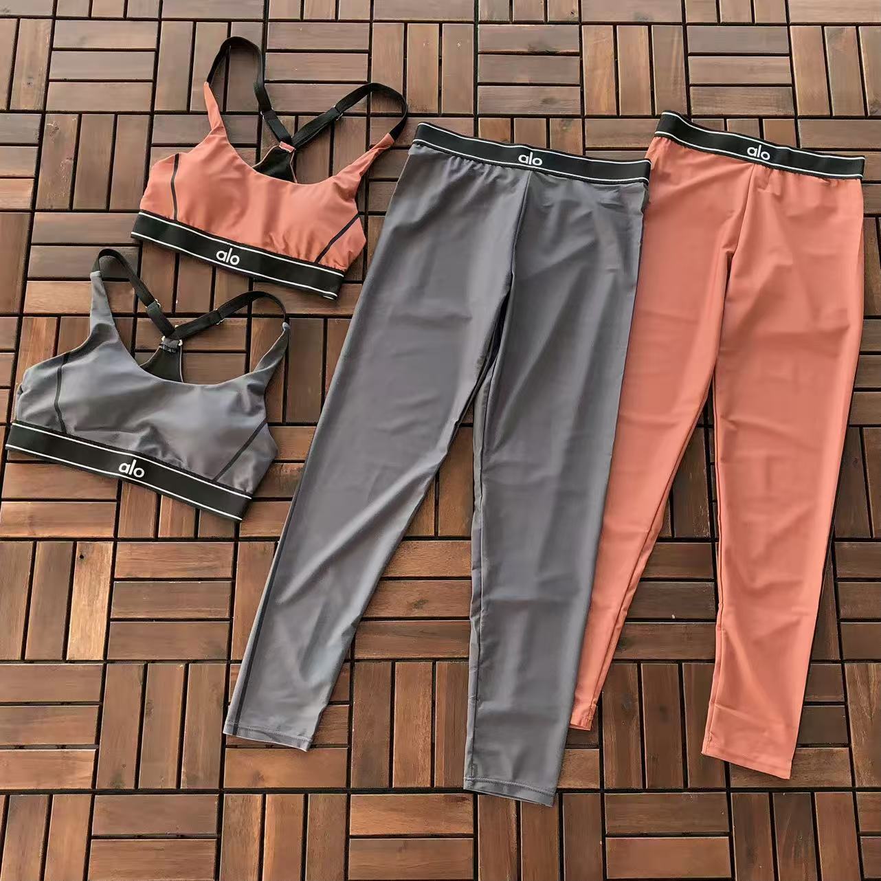 Alo Yoga Women's Yoga Set