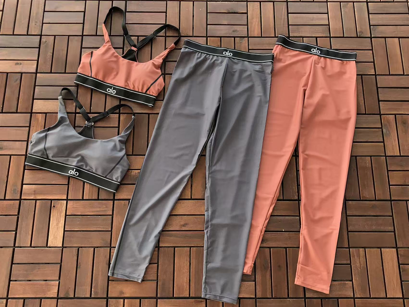 Alo Yoga Women's Yoga Set