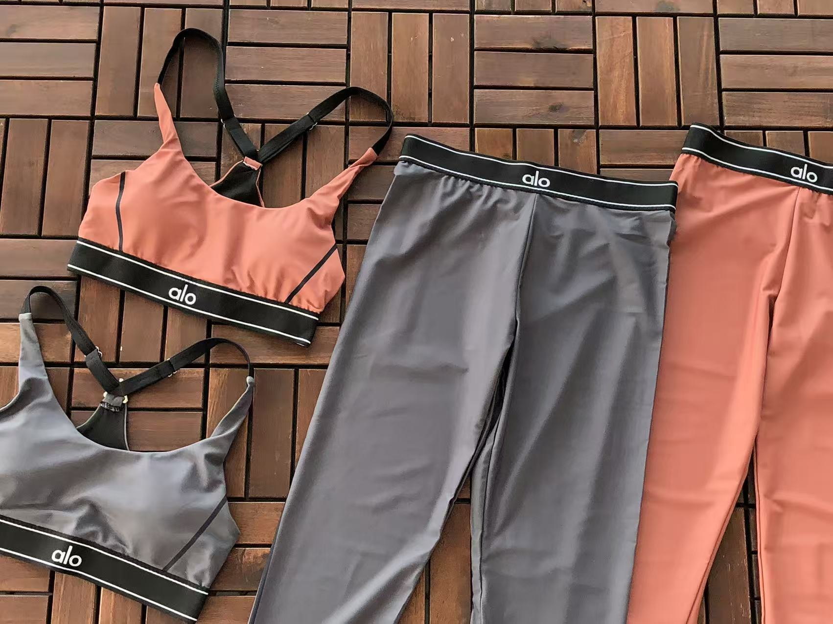 Alo Yoga Women's Yoga Set