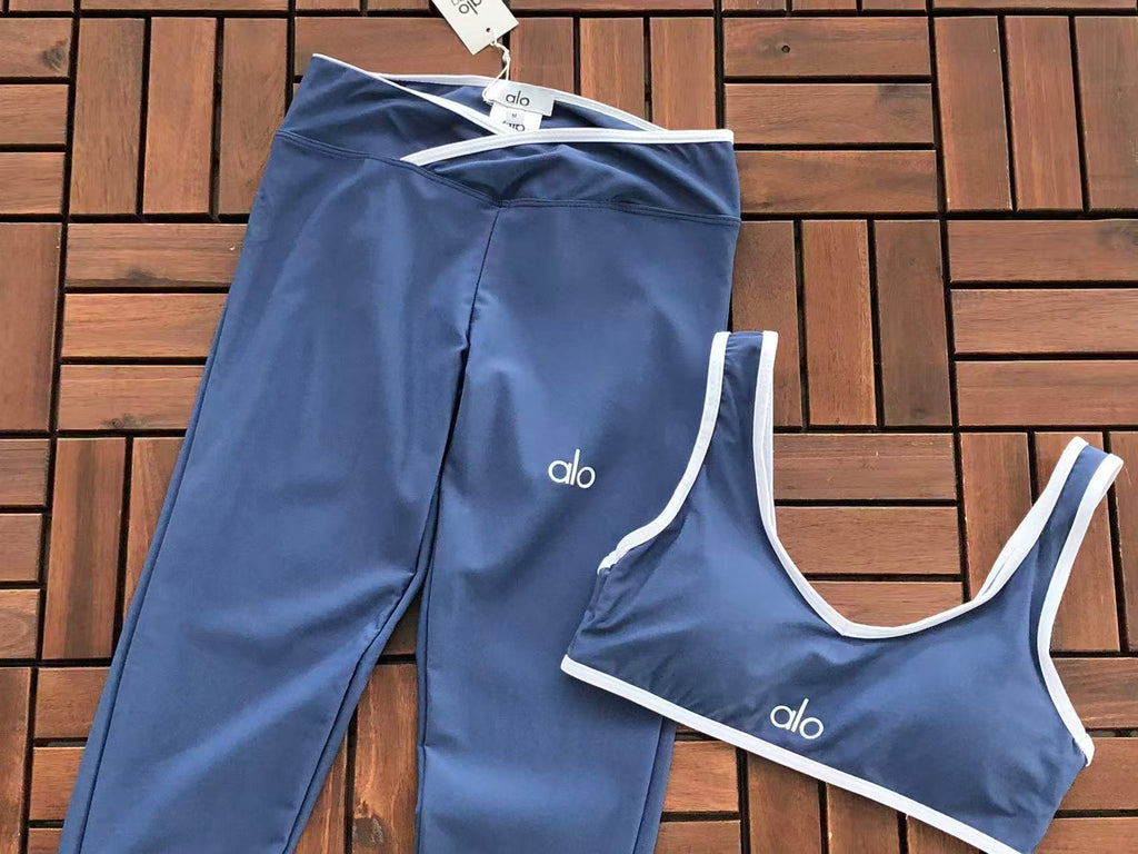Alo Yoga Women's Yoga Set