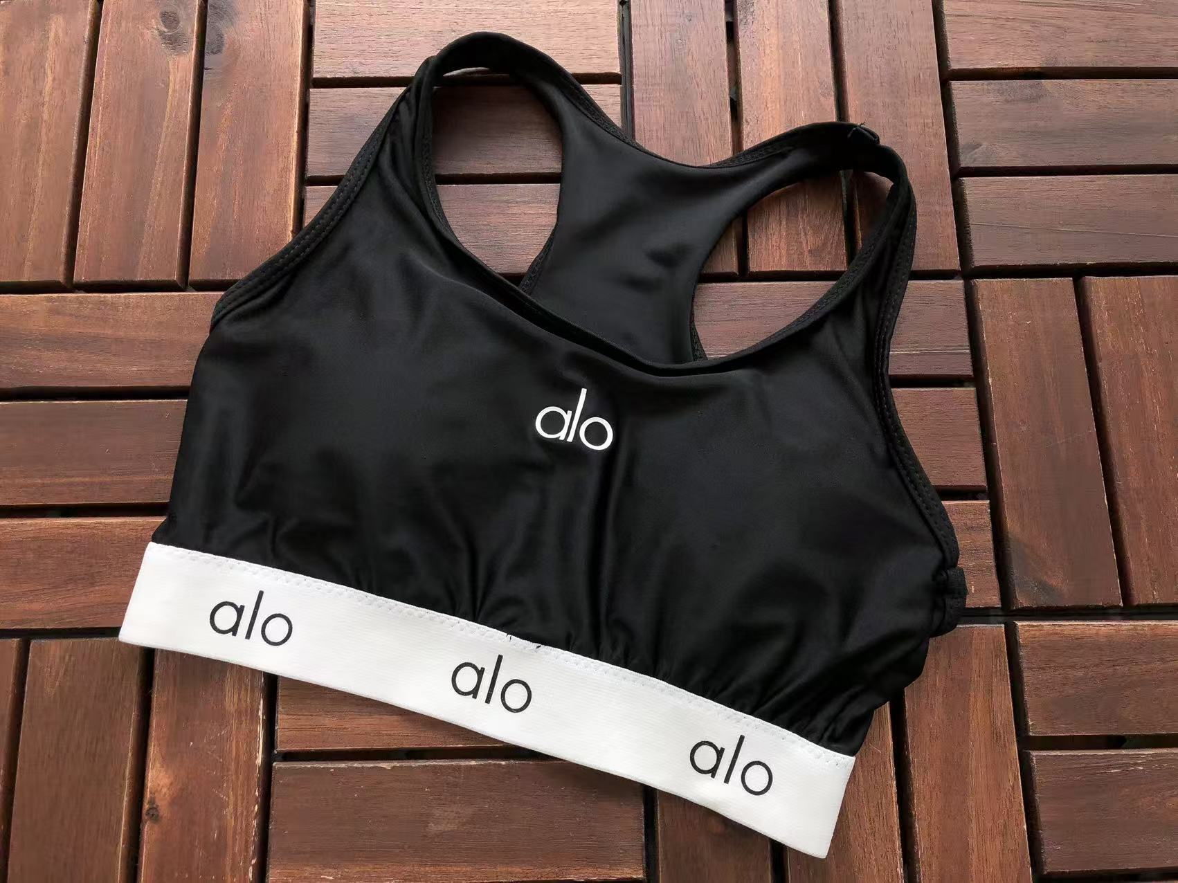 Alo Yoga Women's Bra & Leggings Set