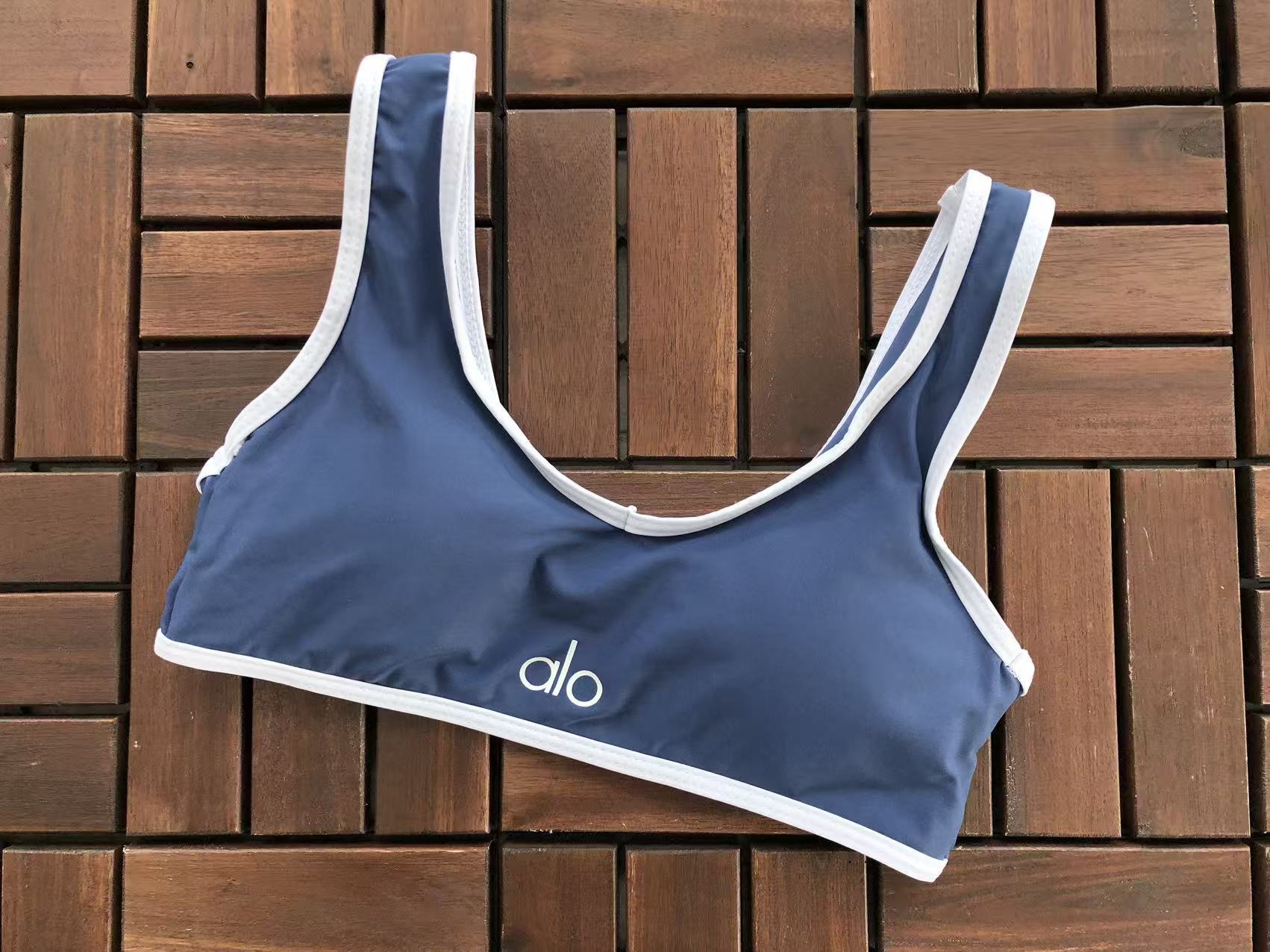 Alo Yoga Women's Yoga Set