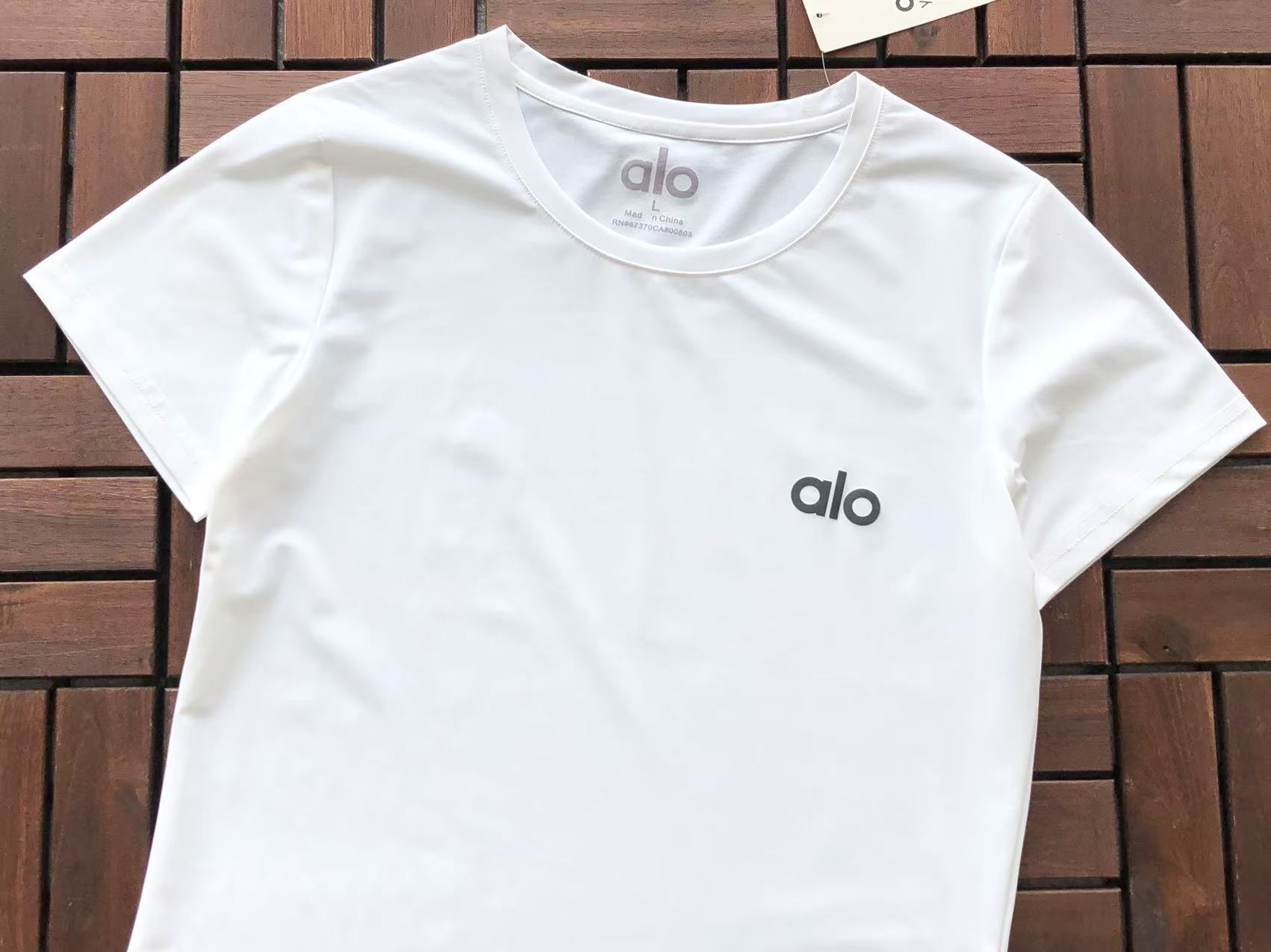 Alo Yoga Women's T-Shirt