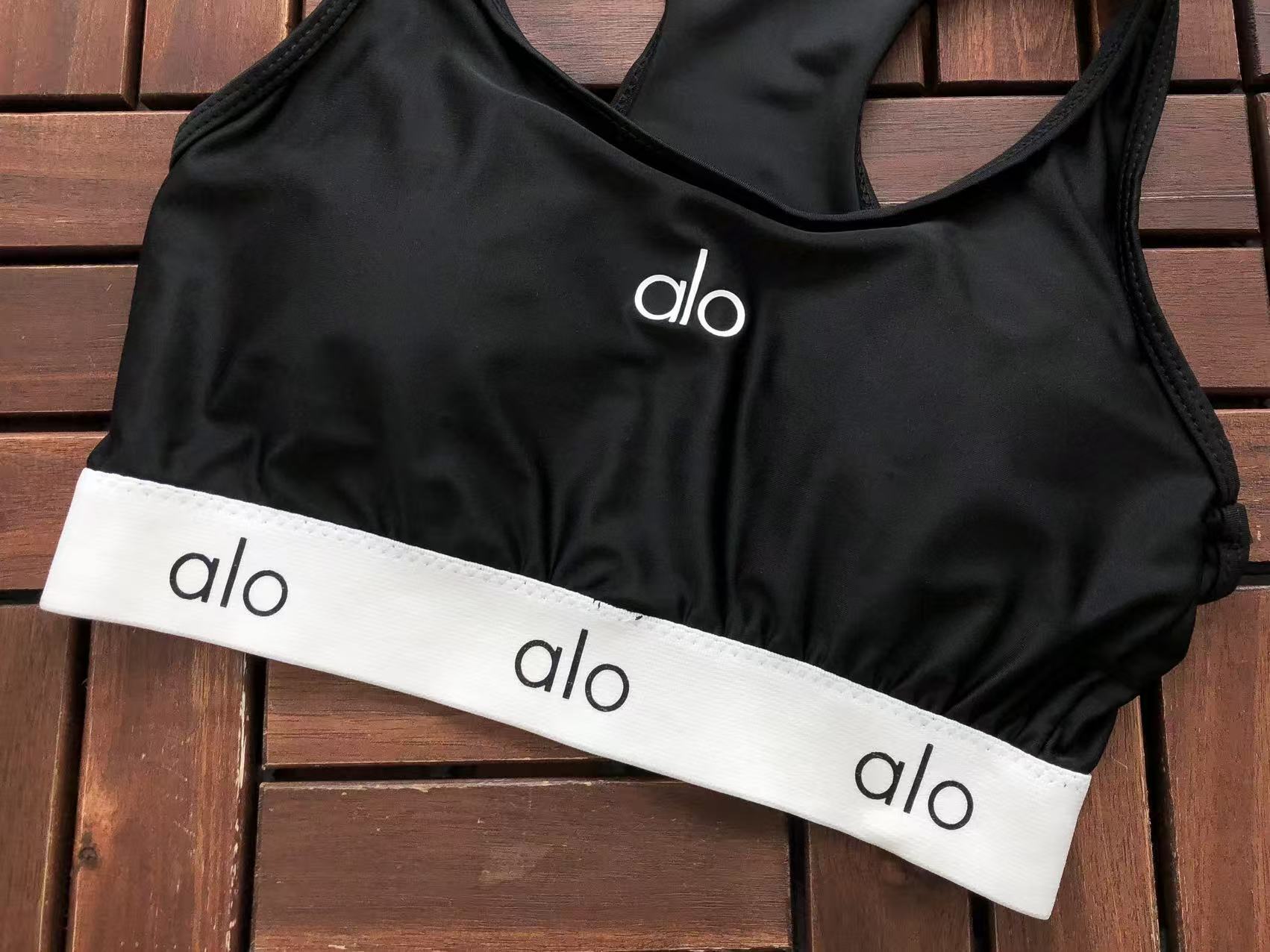 Alo Yoga Women's Bra & Leggings Set