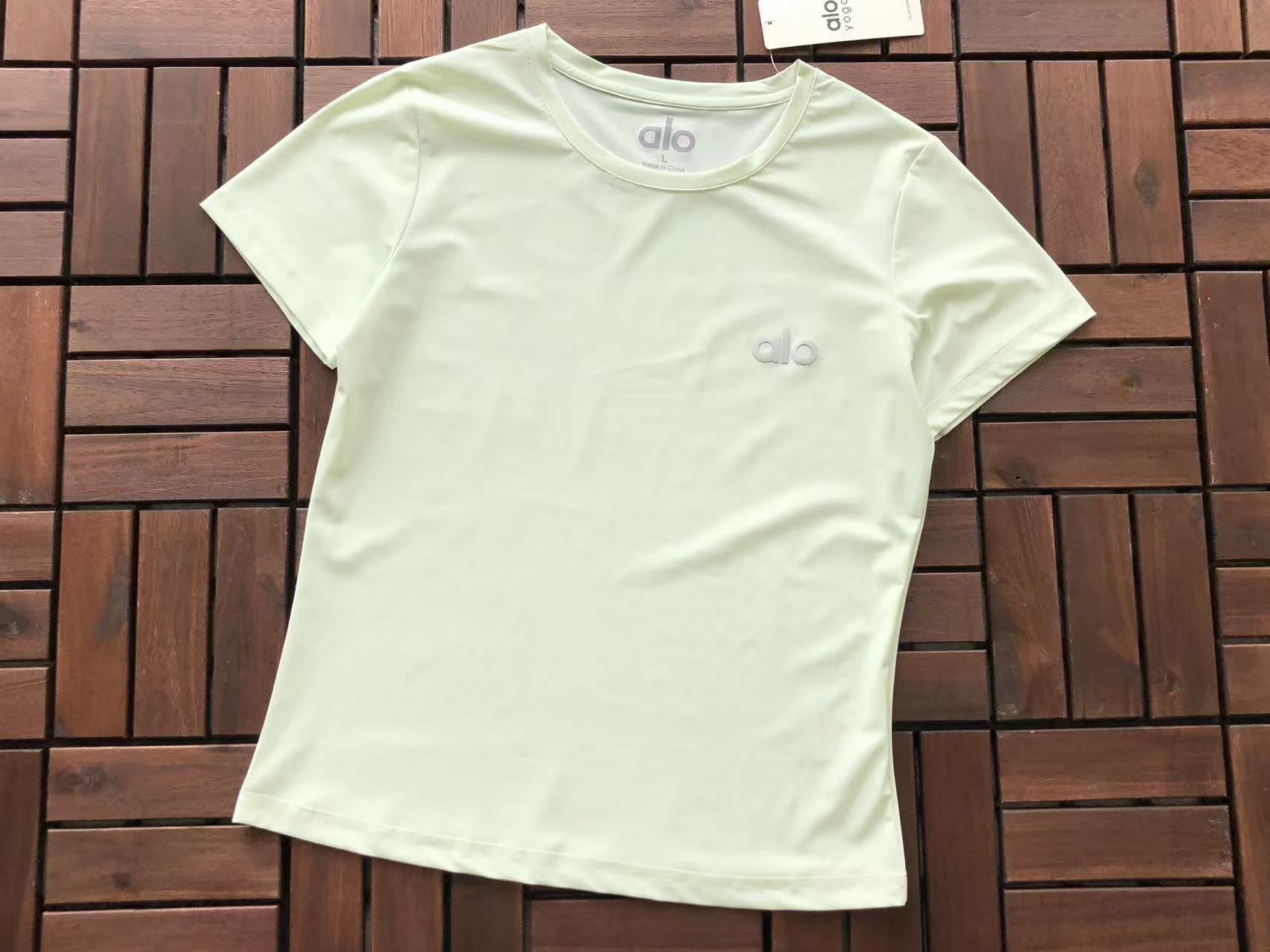 Alo Yoga Women's T-Shirt