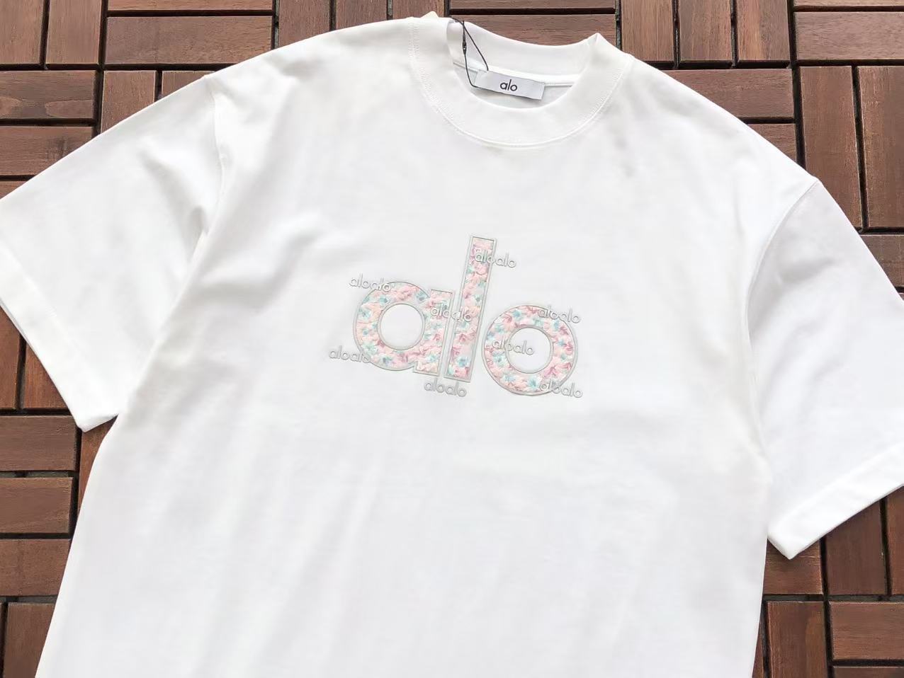 Alo Yoga T-Shirt