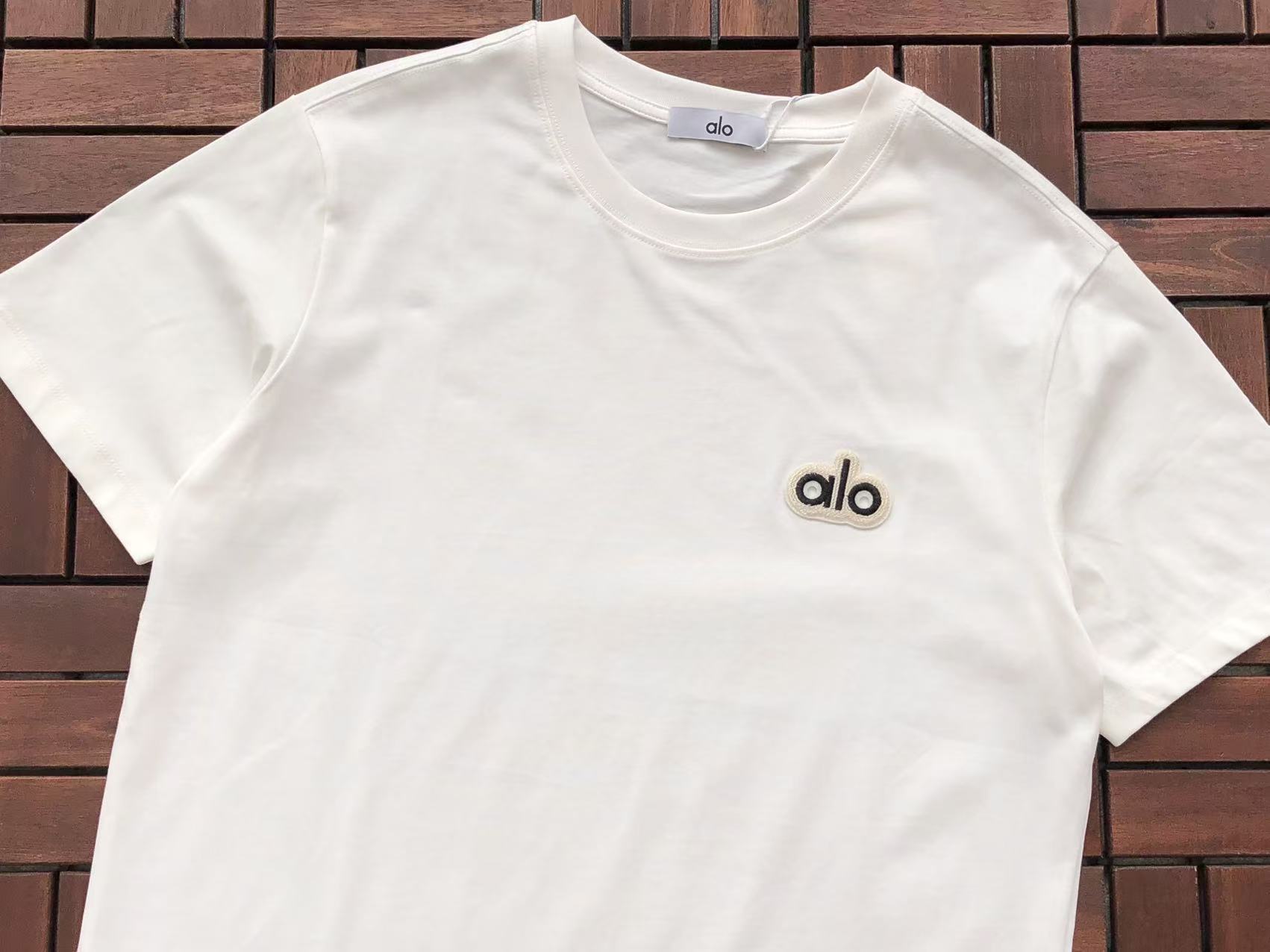 Alo Yoga T-Shirt