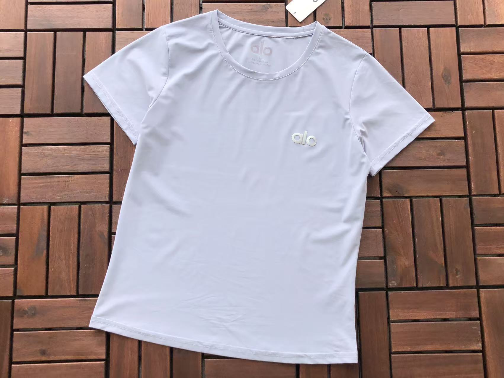 Alo Yoga Women's T-Shirt