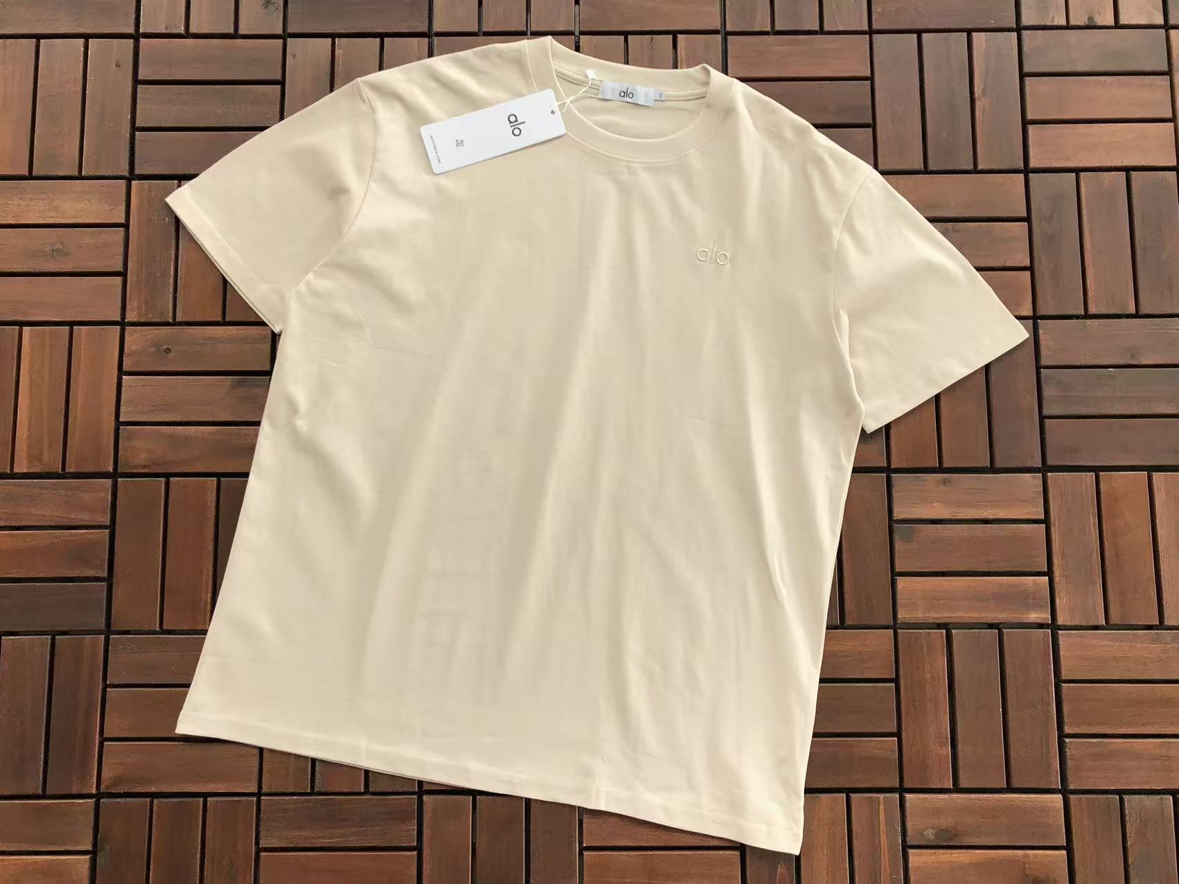 Alo Yoga T-Shirt
