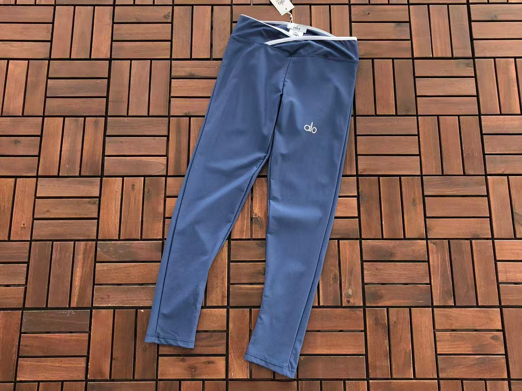 Alo Yoga Women's Yoga Set