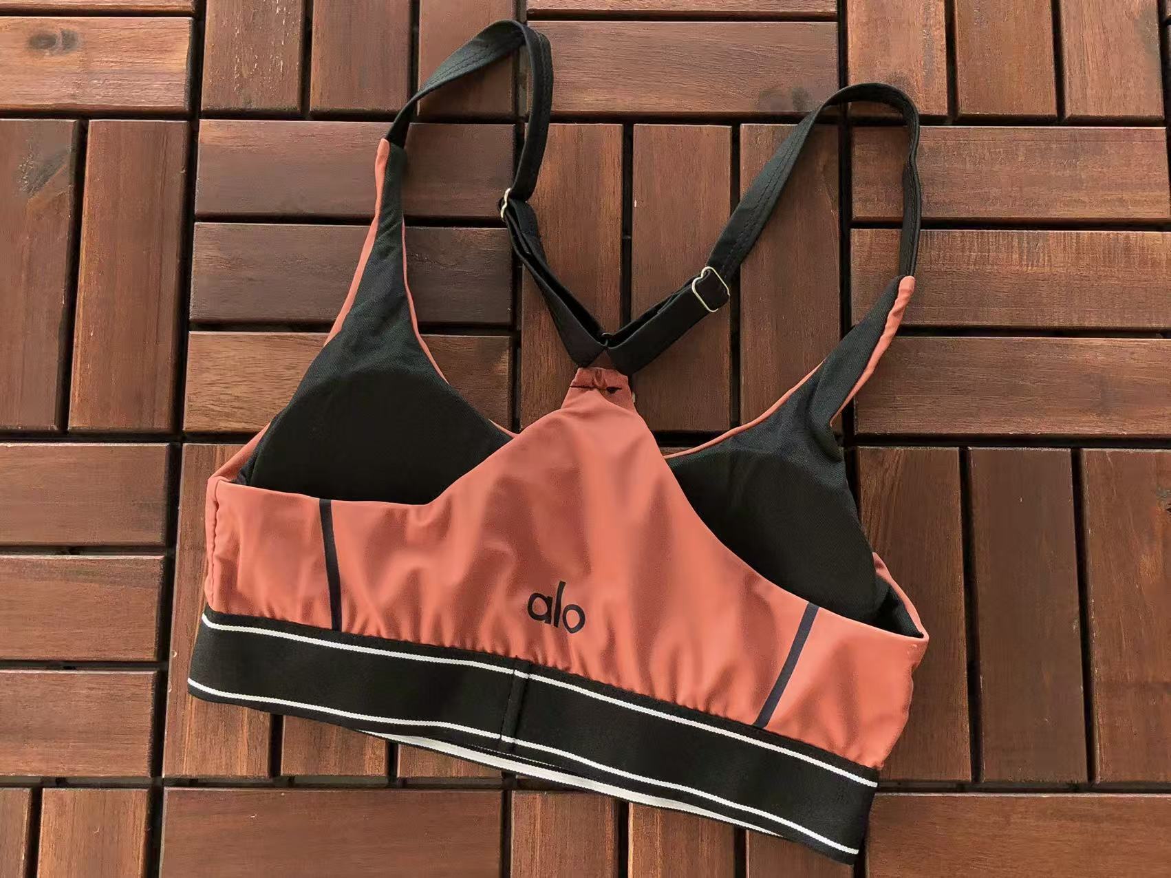 Alo Yoga Women's Yoga Set