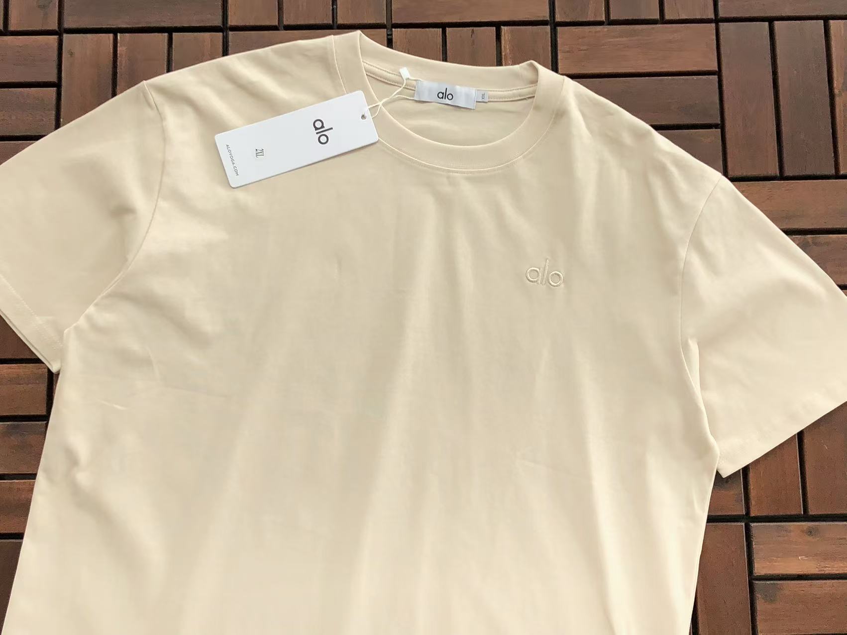 Alo Yoga T-Shirt
