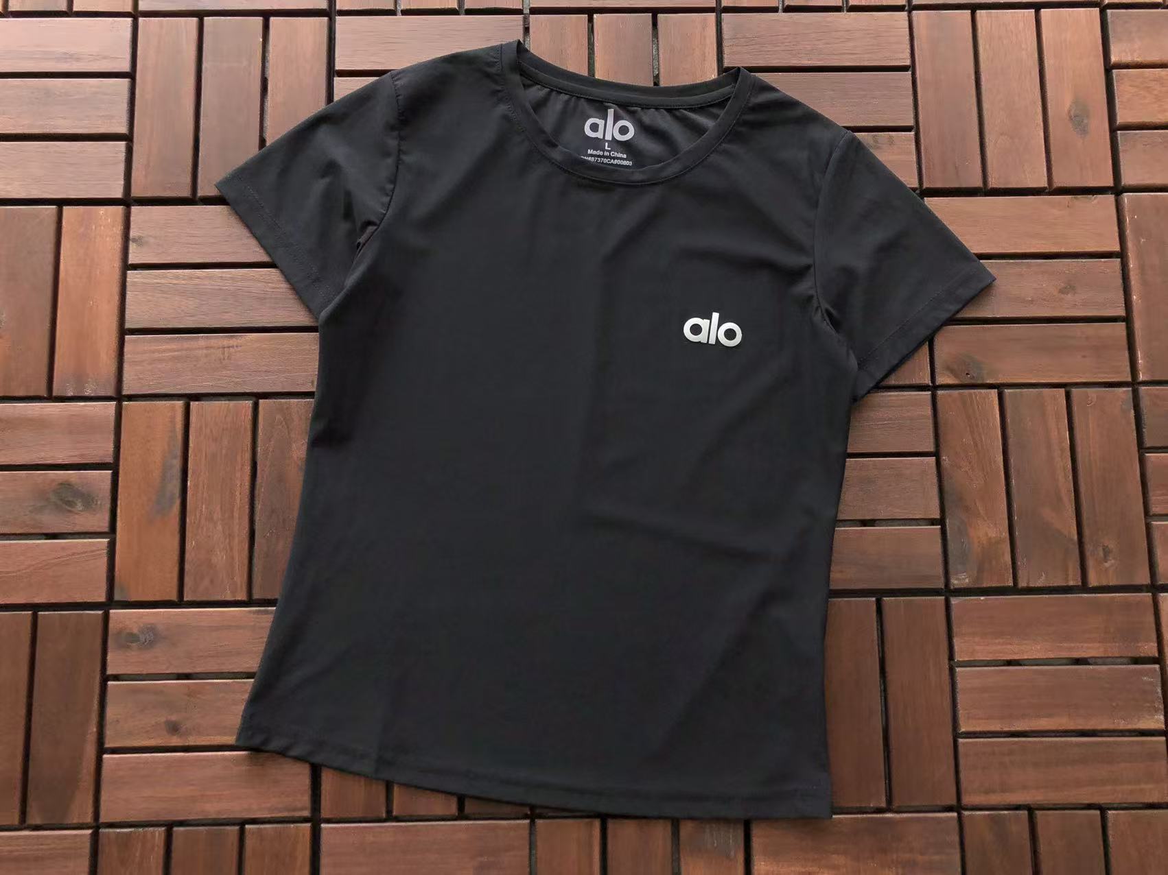 Alo Yoga Women's T-Shirt