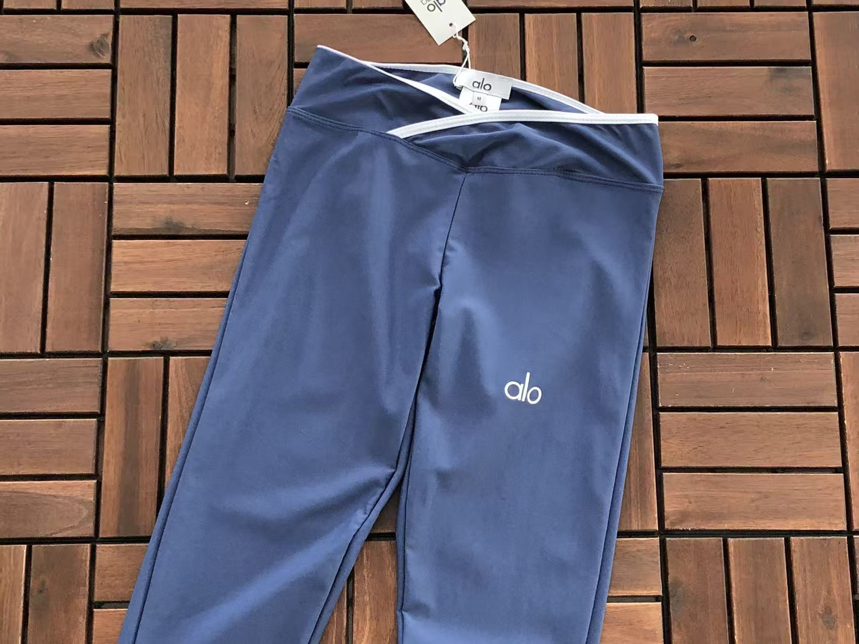 Alo Yoga Women's Yoga Set