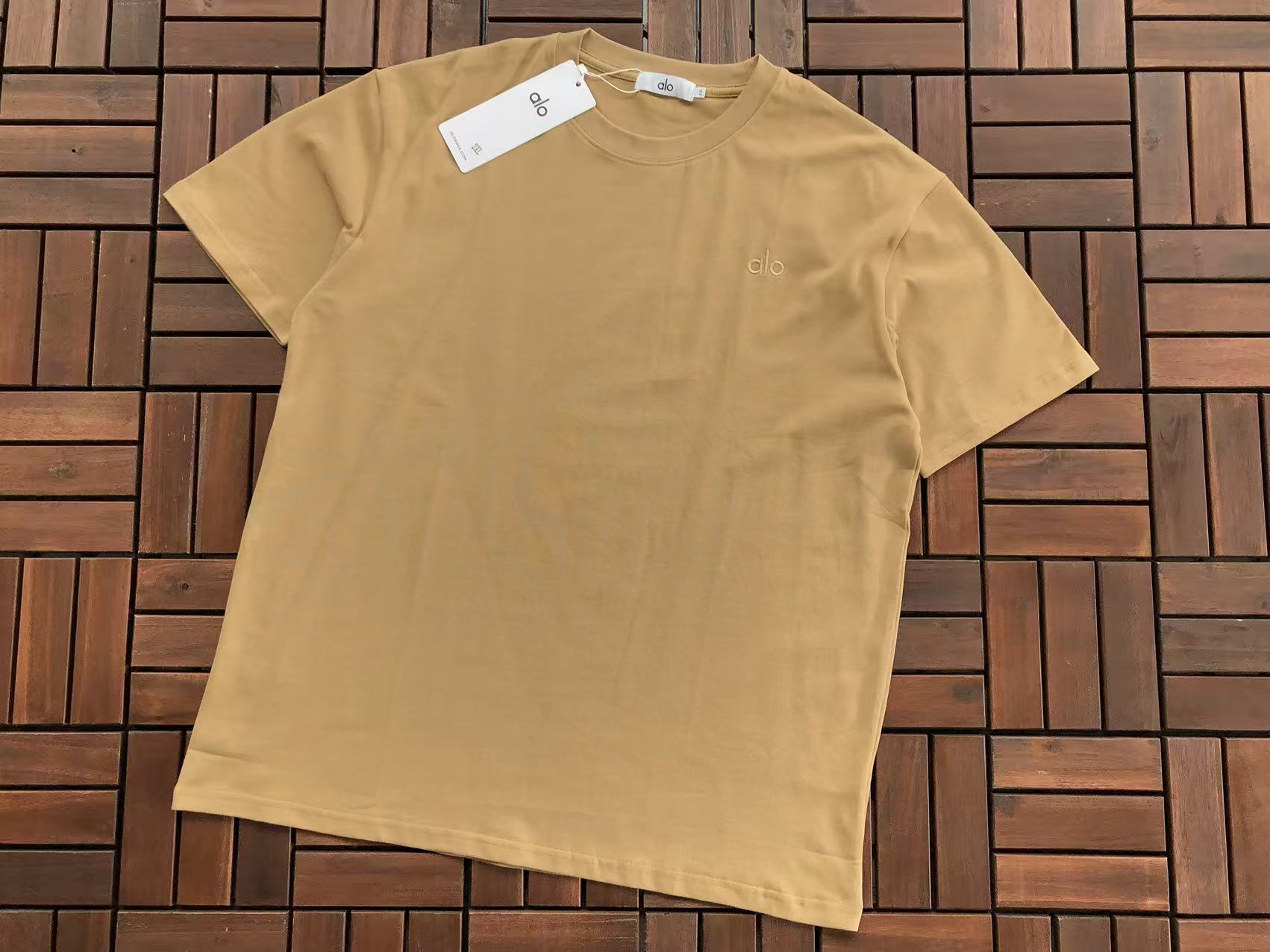 Alo Yoga T-Shirt