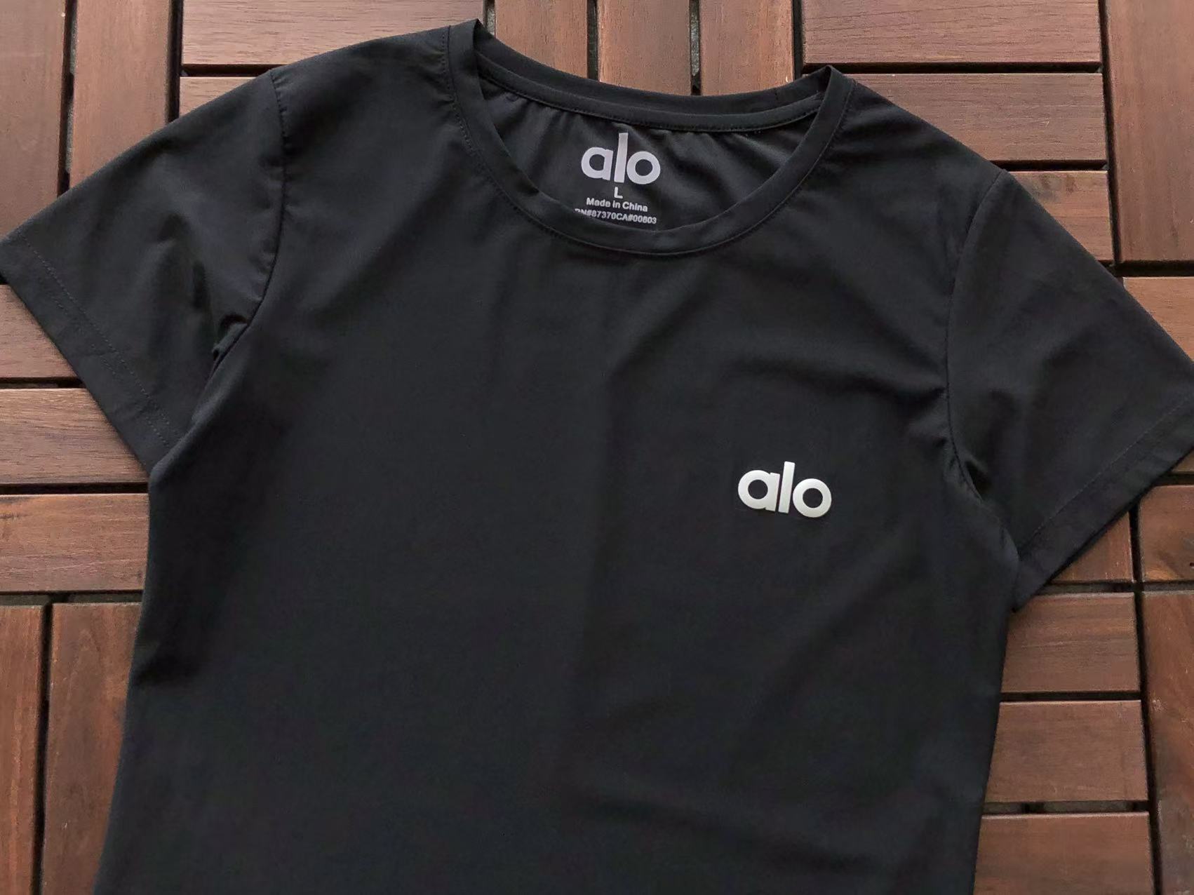 Alo Yoga Women's T-Shirt
