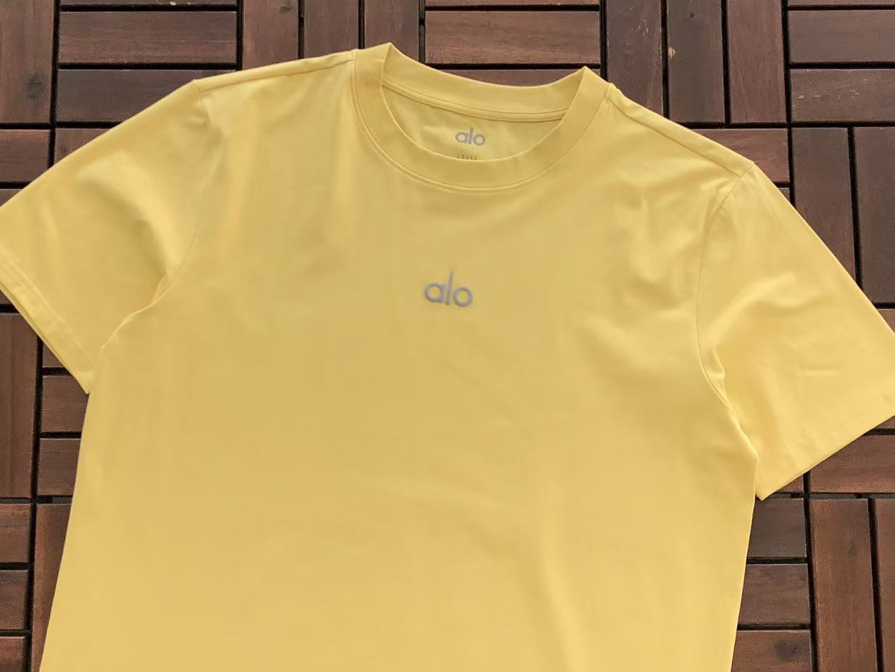 Alo Yoga T-Shirt