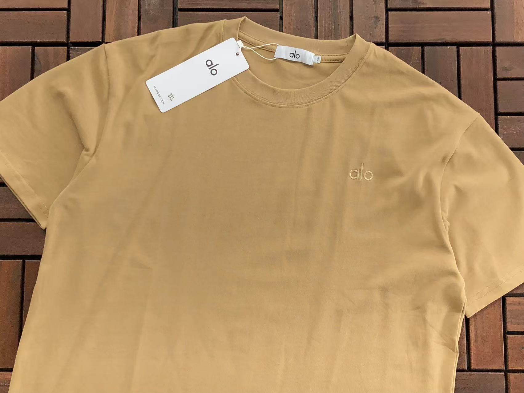 Alo Yoga T-Shirt