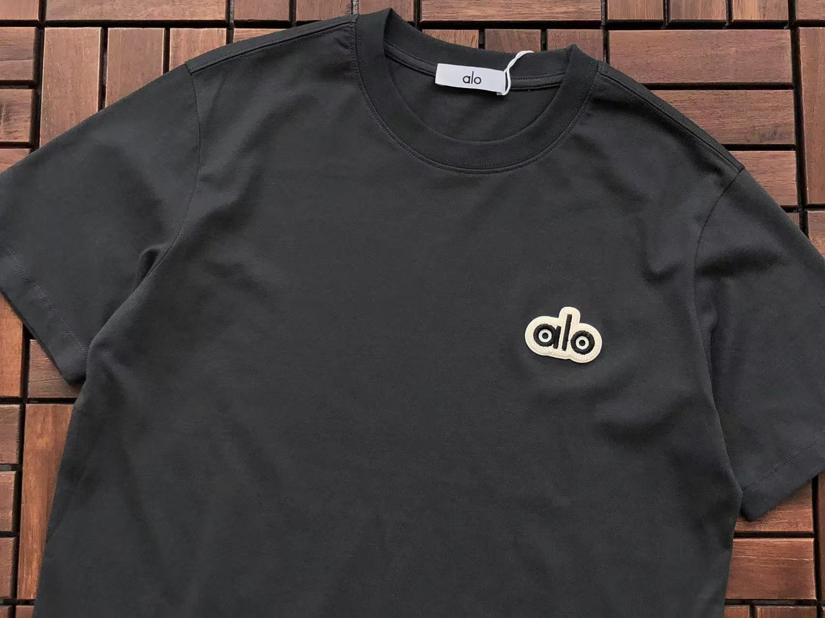 Alo Yoga T-Shirt