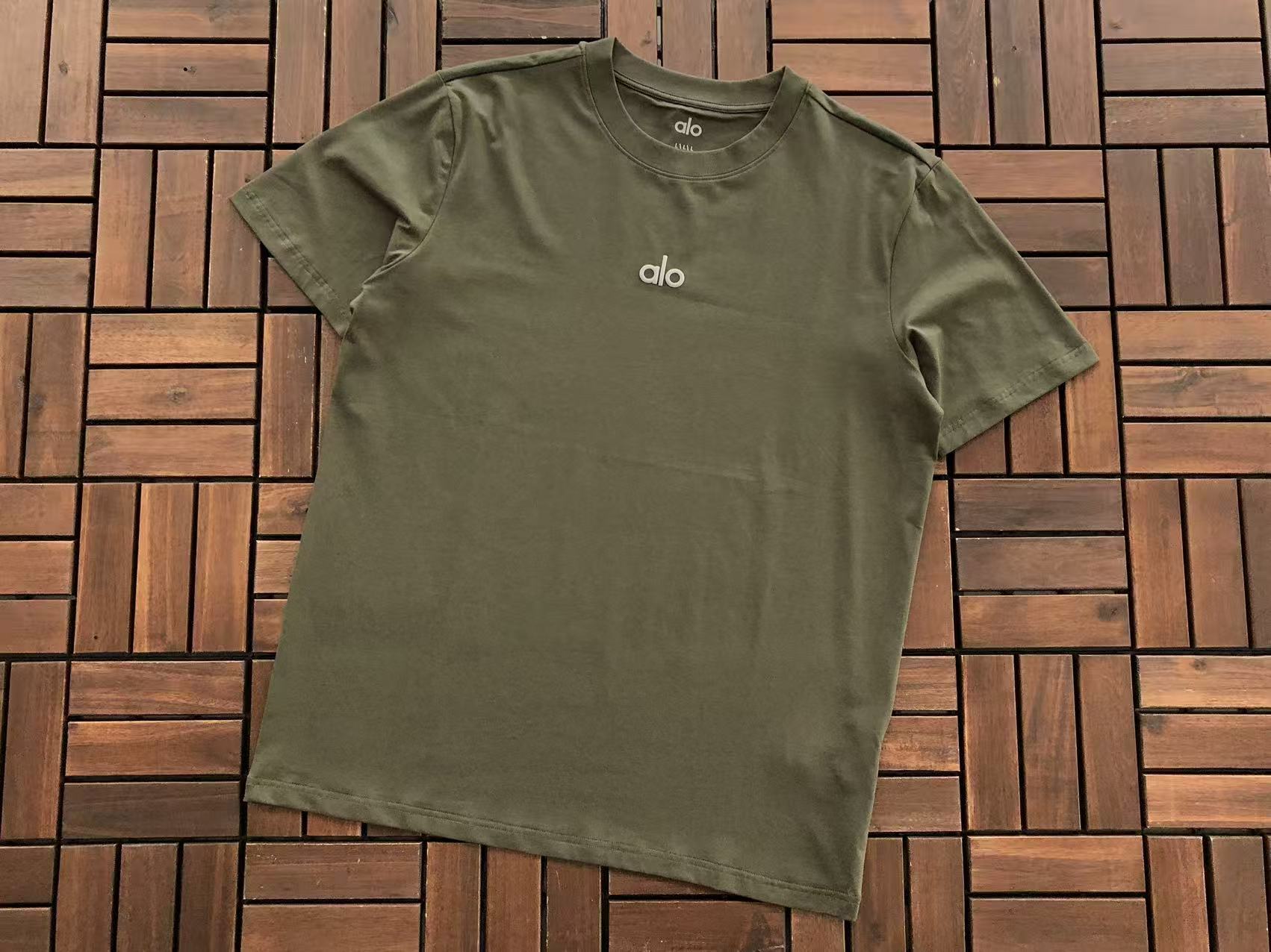 Alo Yoga T-Shirt