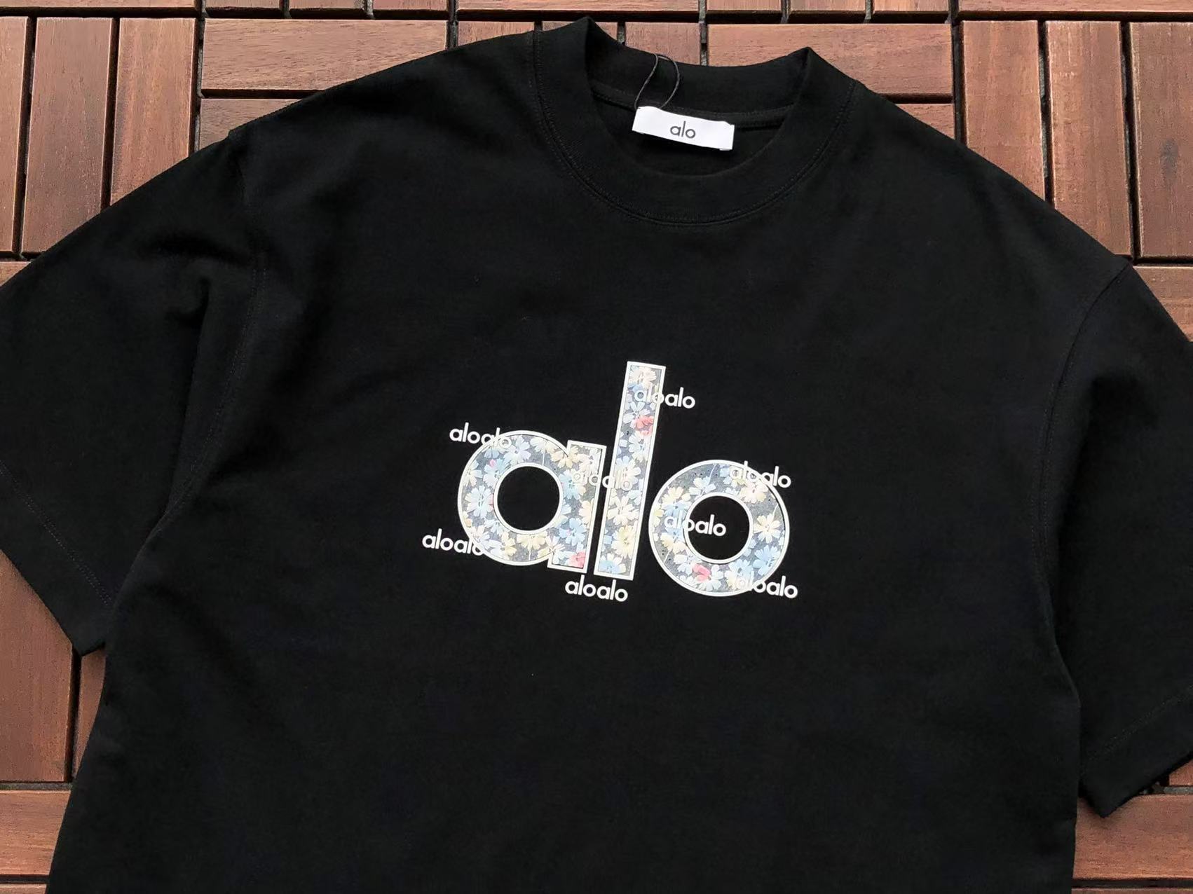 Alo Yoga T-Shirt