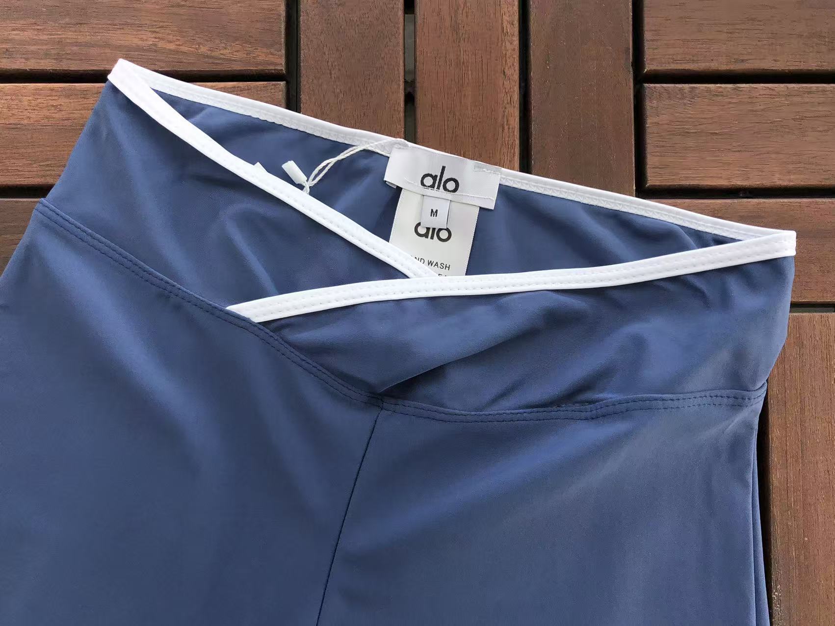 Alo Yoga Women's Yoga Set