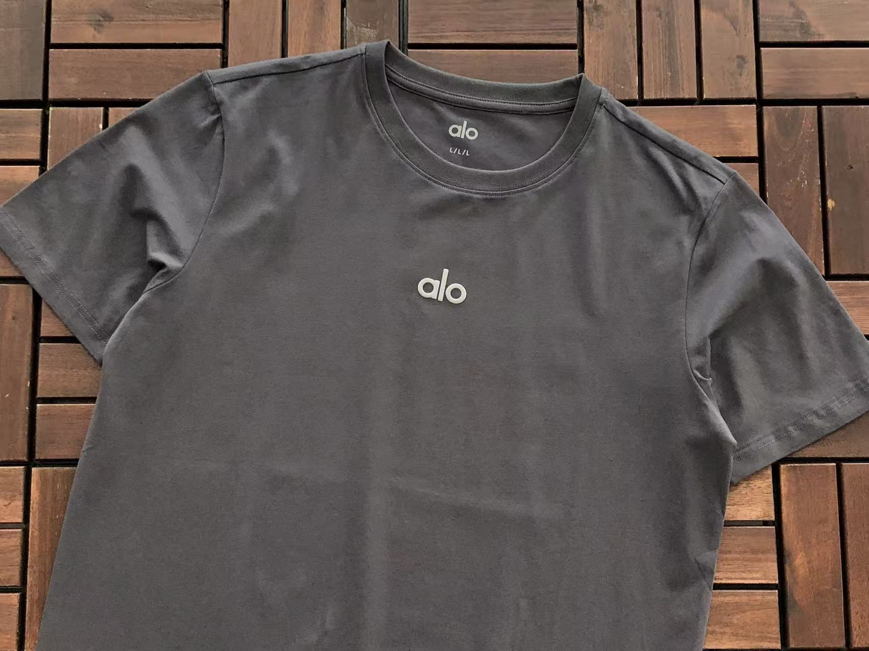 Alo Yoga T-Shirt
