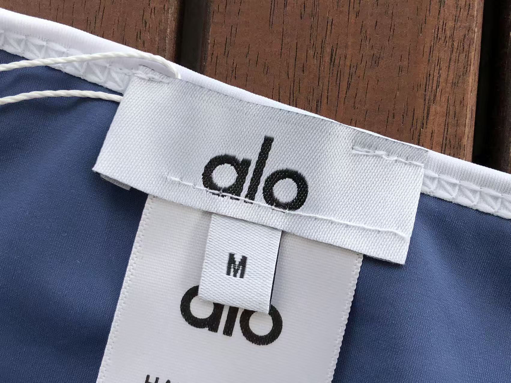 Alo Yoga Women's Yoga Set