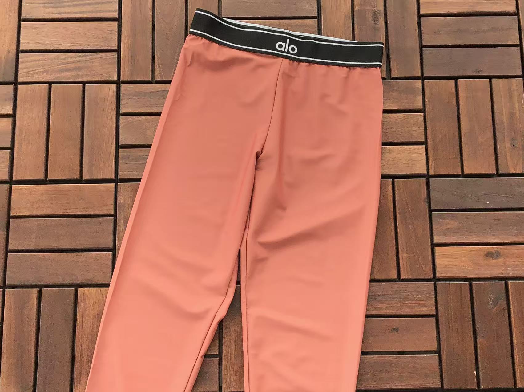 Alo Yoga Women's Yoga Set