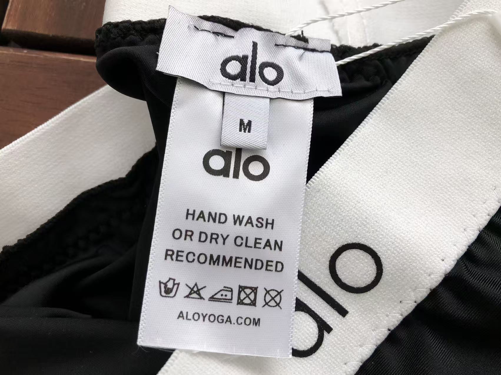 Alo Yoga Women's Bra & Leggings Set