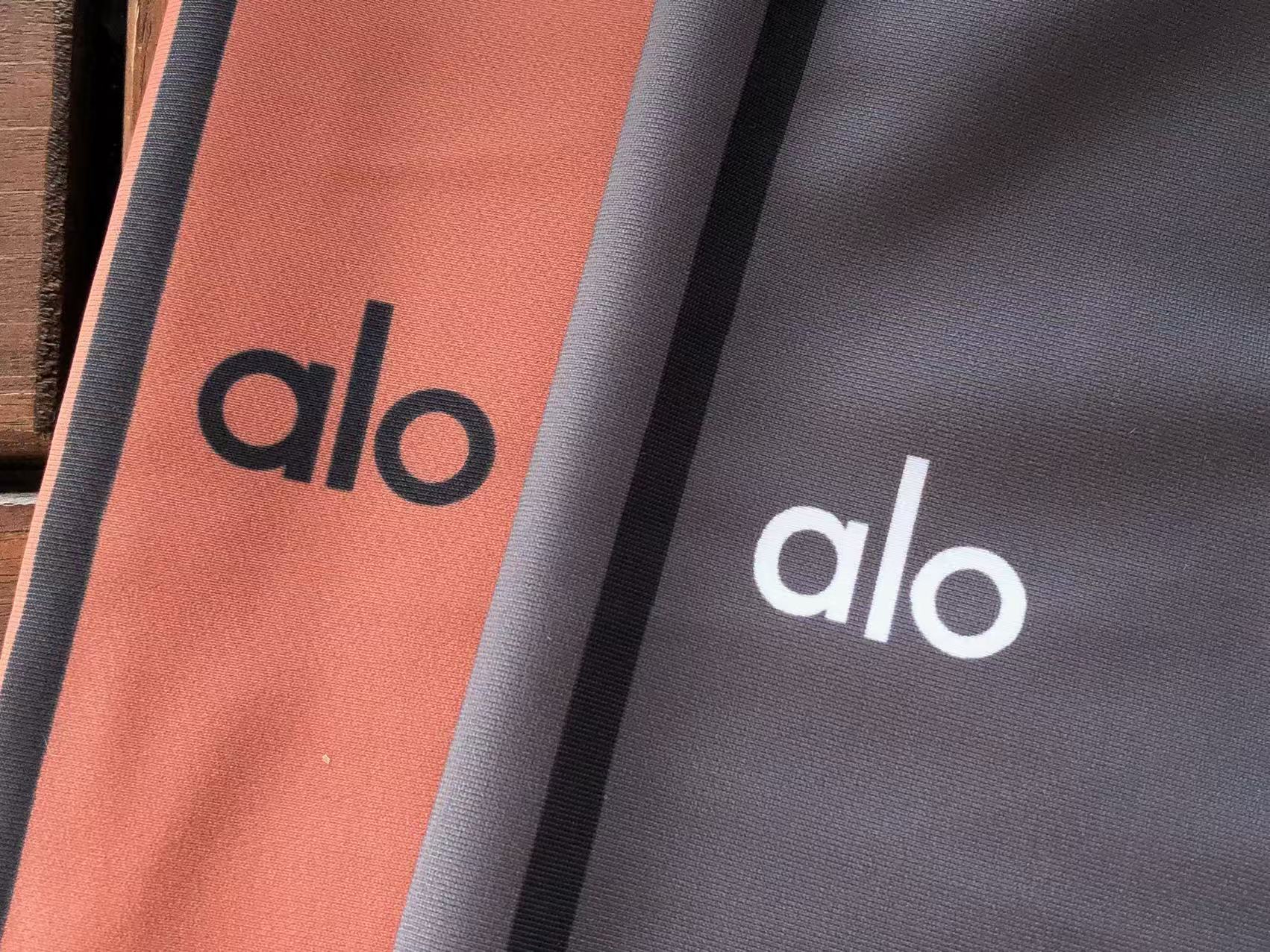 Alo Yoga Women's Yoga Set