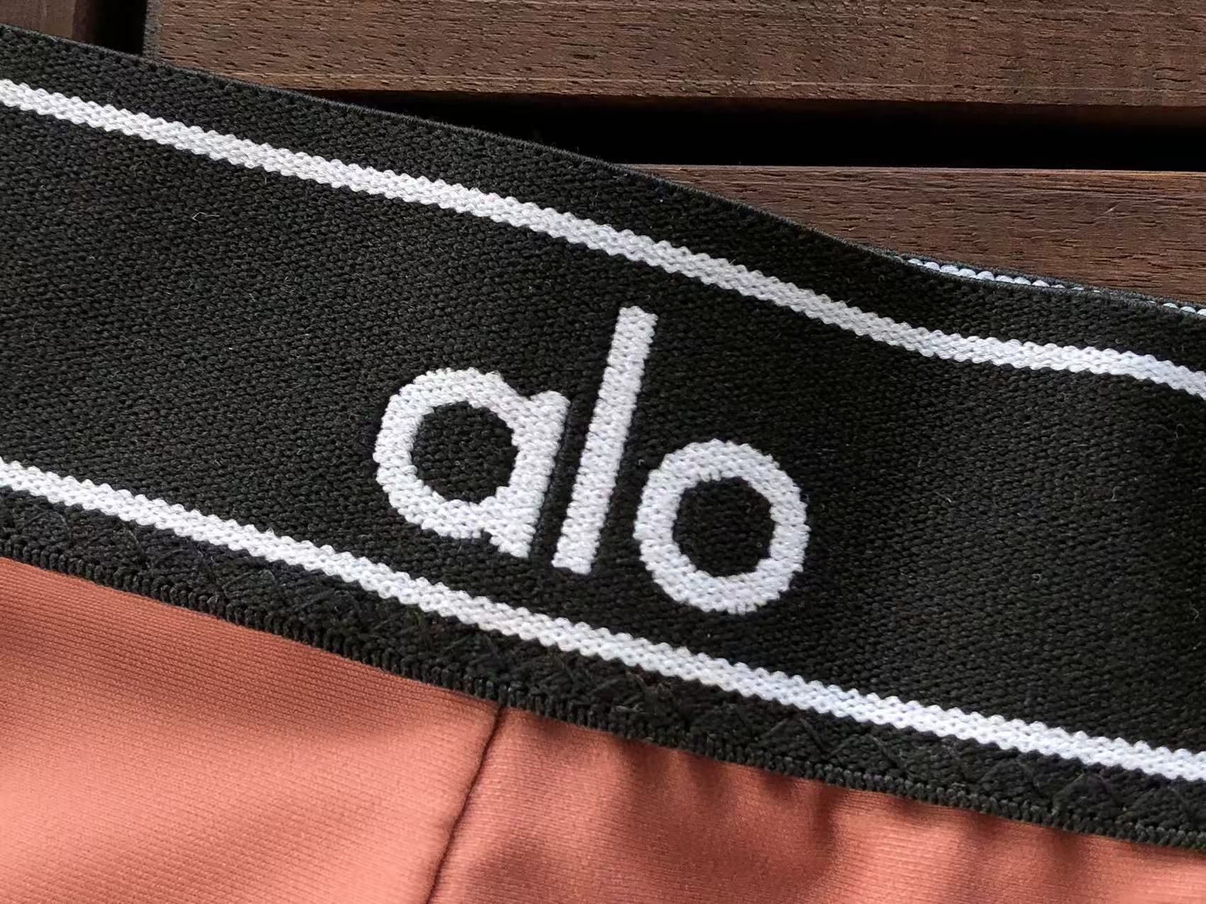 Alo Yoga Women's Yoga Set