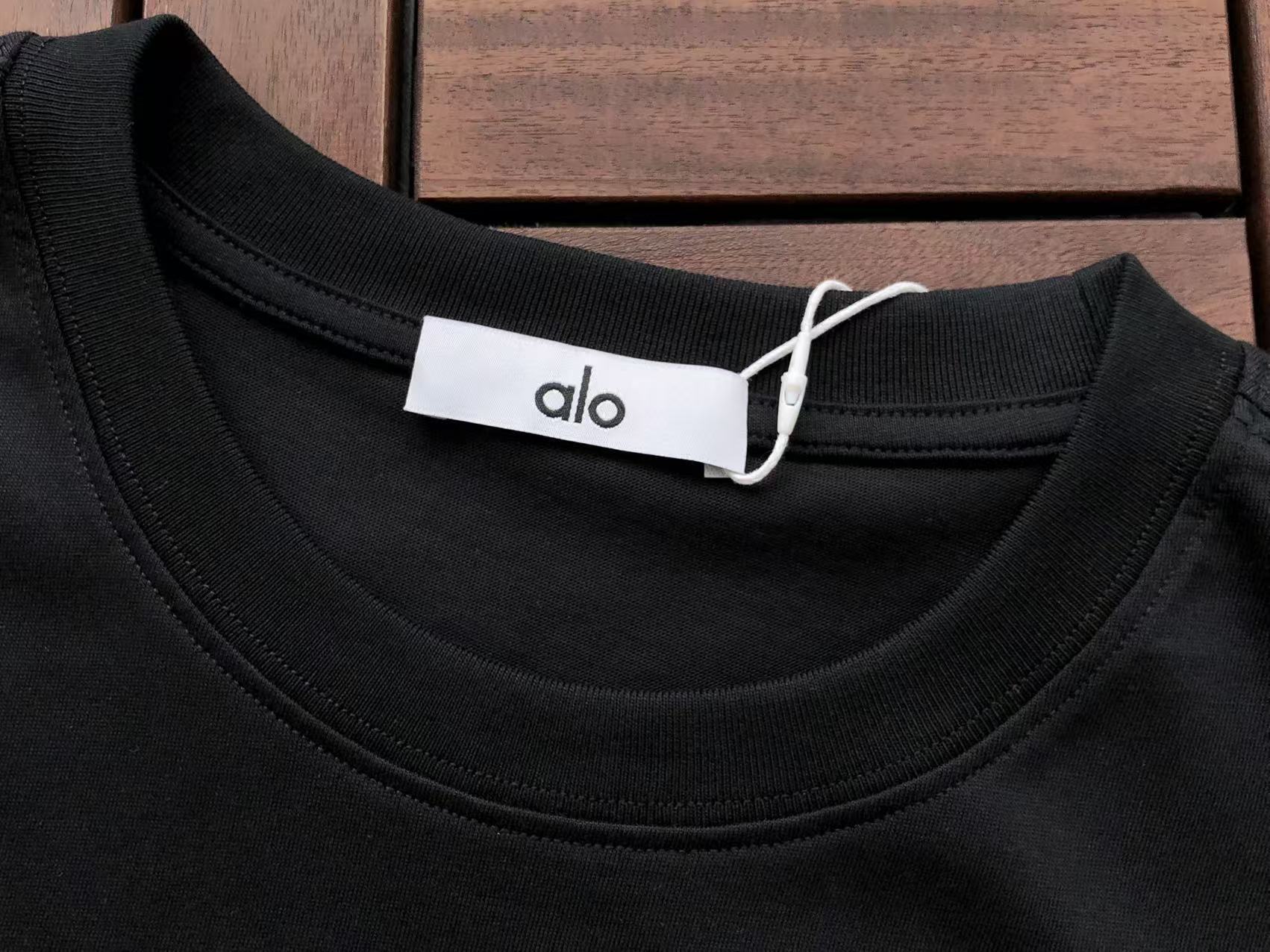 Alo Yoga T-Shirt
