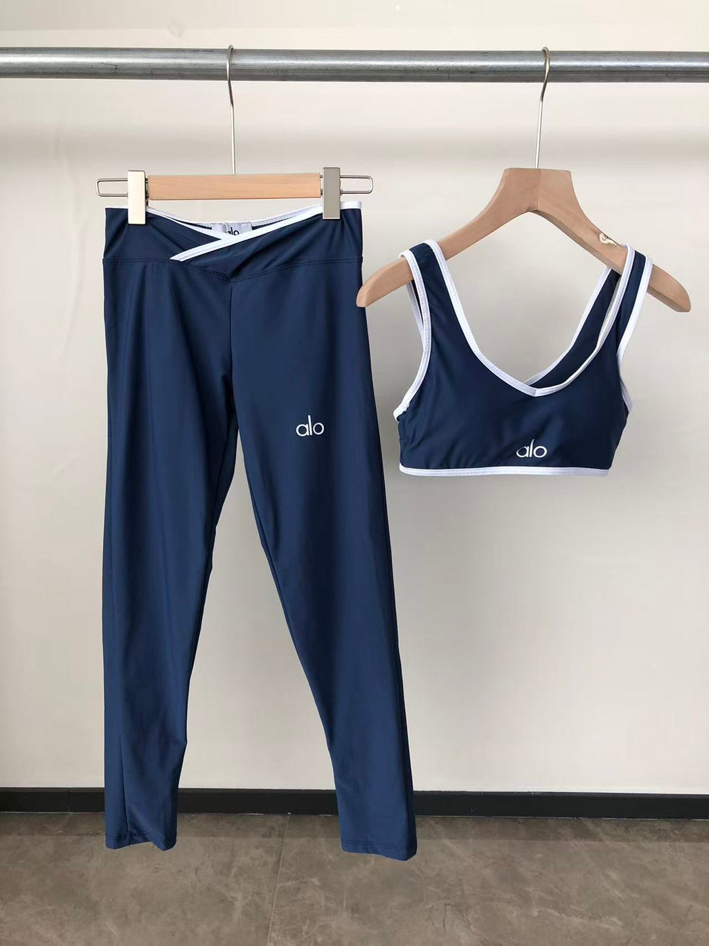 Alo Yoga Women's Yoga Set